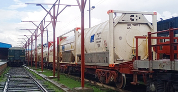 খরচ কমাতে বেনাপোলে খালাস হচ্ছে ভারত থেকে আসা অক্সিজেন