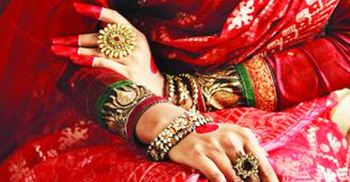 পাত্রী দেখতে গিয়ে যা করলো এক প্রতারক