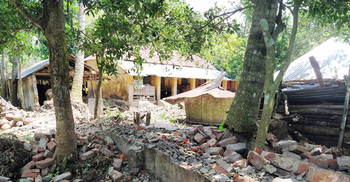 শার্শায় ভাইয়ের বসতভিটায় ভাইয়ের ভাঙচুর, থানায় অভিযোগ