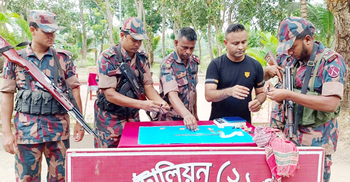 শার্শায় সারের ব্যাগে মিললো স্বর্ণের ১০ বার