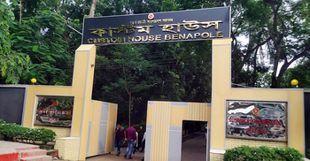 কাস্টমসের তিন কর্মকর্তাকে ম্যানেজ করে ৩০ লাখ টাকার শুল্ক ফাঁকি