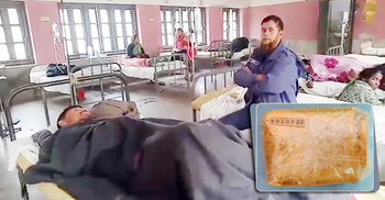 রোগীর হাতে আধা কেজি স্বর্ণ, পুলিশে ফোন দিলেন চিকিৎসক