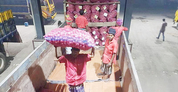 দেড় বছর পর বেনাপোল বন্দর দিয়ে পেঁয়াজ আমদানি