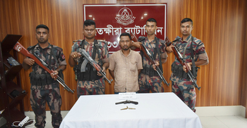 সাতক্ষীরা সীমান্তে অস্ত্র-গুলিসহ যুবক আটক