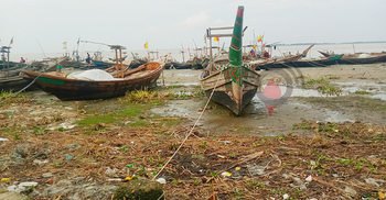 অশনি: নদী-সাগর থেকে তীরে ফিরছেন ভোলার জেলেরা