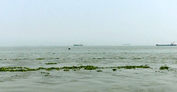 মেঘনায় ৯০০ টন অকটেন-ডিজেল নিয়ে ডুবলো জাহাজ