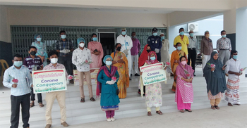 ফুল হাতে হাসপাতাল ছাড়লেন ভৈরবের ২১ করোনাজয়ী