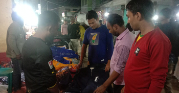 ভৈরবে জমে উঠেছে গরম কাপড়ের পাইকারি বাজার