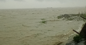 উত্তাল মেঘনা-তেঁতুলিয়া, বাড়তে পারে বৃষ্টি