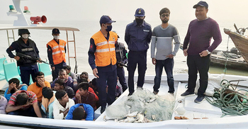 ভোলায় কারেন্ট জাল জব্দ, ১০ জেলের জরিমানা