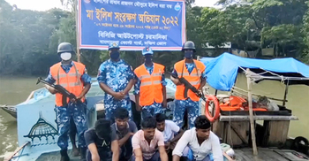 নিষেধাজ্ঞা অমান্য করে ইলিশ শিকার, ১৮ জেলে আটক