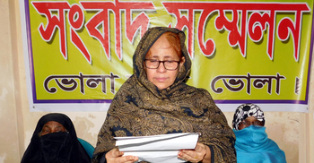 ছেলের নির্যাতন থেকে মুক্তি পেতে মায়ের সংবাদ সম্মেলন