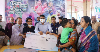 বেগমগঞ্জে নিহতদের পরিবারপ্রতি ৫ লাখ টাকা দিলো বিদ্যানন্দ