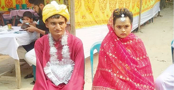 মহাধুমধামে দুই প্রতিবন্ধীর বিয়ে দিলেন এলাকাবাসী