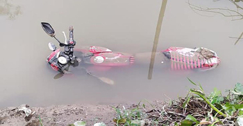 মাছ ধরতে খালে নেমে পাওয়া গেল অ্যাপাচি বাইক