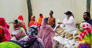 করোনায় অসহায় মানুষের পাশে সাবেক ছাত্রলীগ নেতা