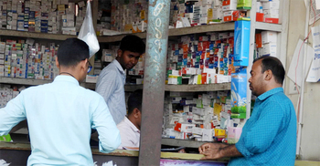নন্দীগ্রামে ফার্মেসিতে মিলছে না ঠান্ডা-জ্বরের ওষুধ