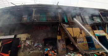 1 killed, 3 burnt in fire after blast in Narayanganj