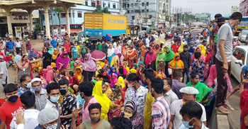 শ্রমিকদের মহাসড়ক অবরোধে উত্তরা থেকে টঙ্গী তীব্র যানজট