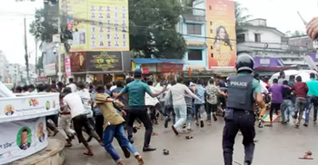 বিএনপি বাঁচাও দাবিতে মিছিল, পুলিশের লাঠিপেটা