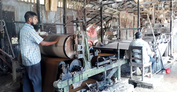 ফেলনা কাগজে তৈরি হচ্ছে কার্টন বোর্ড