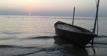 নৌকা থেকে নদীতে পড়ে প্রাণ গেল জেলের