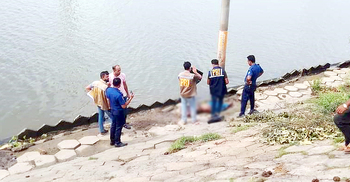 সড়কের পাশের খাদে পড়েছিল মরদেহ, মাথায় আঘাতের চিহ্ন