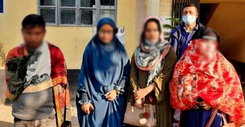 আবাসিক হোটেলে অসামাজিক কার্যকলাপ চলাকালীন গ্রেফতার ৪