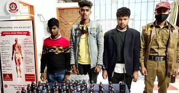 পিকআপচালকের সিটের নিচ থেকে ৩ বস্তা ফেনসিডিল জব্দ