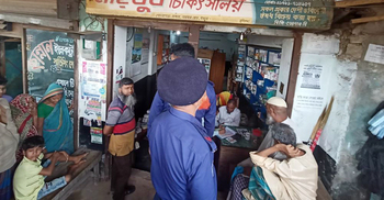 চিকিৎসক না হয়েও নামের আগে ‘ডাক্তার’, ফার্মেসি মালিককে জরিমানা