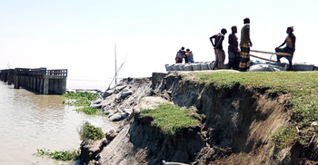 ধুনটে সংস্কার কাজ শেষ না হতেই ফের স্পারে ভাঙন