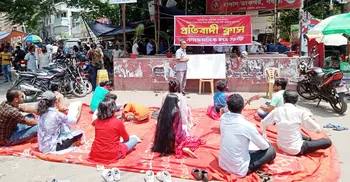 বগুড়ায় প্রতীকী ক্লাস নিলো ছাত্রফ্রন্ট