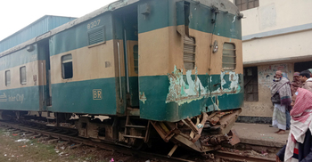 ভৈরবে ইঞ্জিন ঘোরানোর সময় বগি লাইনচ্যুত, আহত ১৫