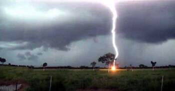 বজ্রপাতে রোহিঙ্গা বাবা-মেয়েসহ ৩ জনের মৃত্যু