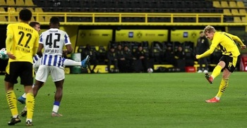 Dortmund boost Champions League hopes