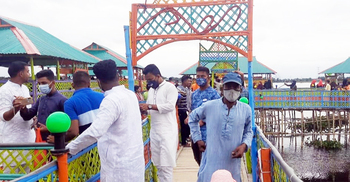 বিধিনিষেধেও ব্রাহ্মণবাড়িয়ায় বিলে দর্শনার্থীদের ভিড়