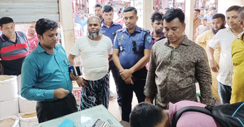 ব্রাহ্মণবাড়িয়ায় সয়াবিন তেল মজুতের অভিযোগে ৩ ব্যবসায়ীর জরিমানা