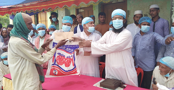 গরুর মাংসের সঙ্গে ১ হাজার টাকা, ঈদের খুশিতে সবাই
