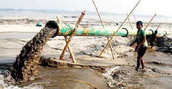 ব্রহ্মপুত্রের বালু উত্তোলনে জড়িতদের শাস্তি দাবি ৮ সংগঠনের