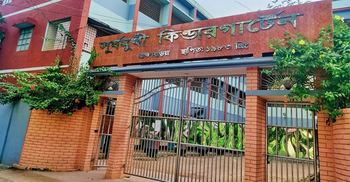 লকডাউনেও সচল স্কুলের বেতন