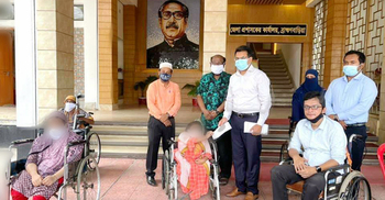 বিশেষ চাহিদাসম্পন্ন ব্যক্তিদের হাতে প্রধানমন্ত্রীর ঈদ উপহার