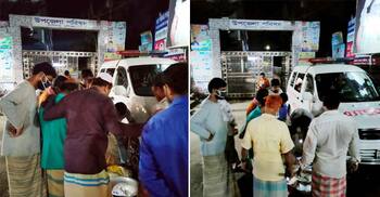 উপজেলা পরিষদের মূল ফটকে চলছে জাটকা বিক্রি