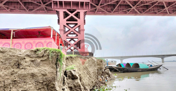 পদ্মায় পানি বৃদ্ধি, হার্ডিঞ্জ ব্রিজের নিচে ভাঙন