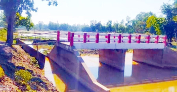 ব্রিজ আছে, সংযোগ সড়ক নেই