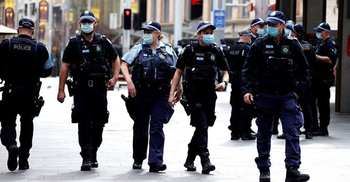 Army patrols Sydney streets, Brisbane extends lockdown
