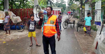 গ্রামের স্বজনদের নিয়ে উদ্বিগ্ন রাজধানীর লাখো পরিবার