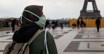 Young Muslim women protest proposed French hijab ban