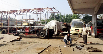 নির্মাণের ৩০ বছরেও চালু হয়নি রাজবাড়ীর বাস টার্মিনাল