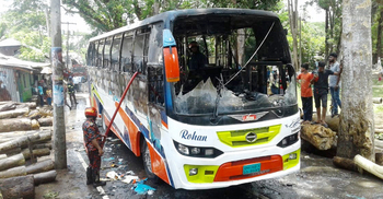 মঠবাড়িয়ায় বাসচাপায় কলেজছাত্রের মৃত্যু