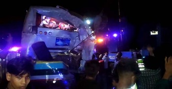 এক্সপ্রেসওয়েতে থেমে থাকা বাসকে আরেক বাসের ধাক্কা, আহত ২৫